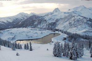 Blick auf den Speichersee im Winter.