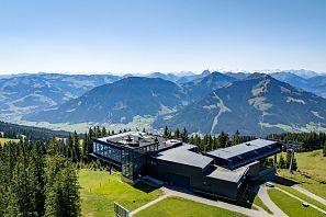 Aussichtsplattform Riesen-Panorama in Brixen im Thale auf Zinsbergbahn Gondel