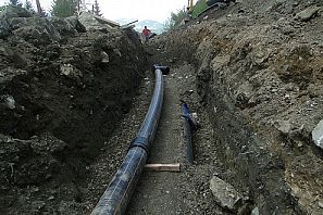 Erdaushub mit Rohrverlegung beim Speichersee Hohe Salve