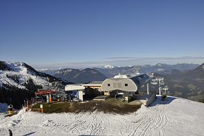 Bergstation mit Sicht ins Tal.