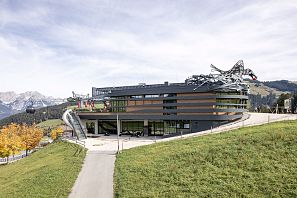 Mittelstation mit Raben am Dach im Hexenwasser.