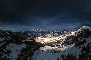 Aufnahme des Nachtskiareals in Söll.