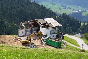 Abriss eines alten Bauernhauses