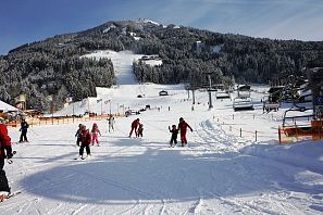 Kindergruppen am Übungsgelände in Westendorf.