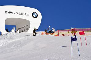 BMW Starthaus für ein Skirennen.