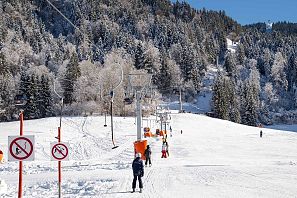 Schlepplift im Winter in der SkiWelt.