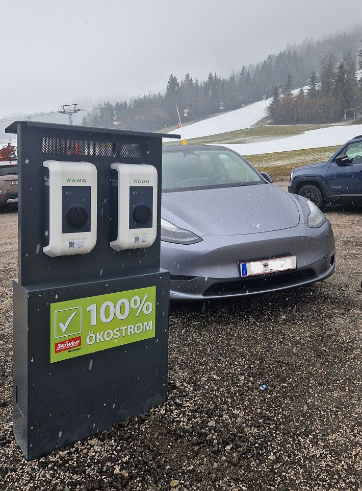 Säule zum Laden von Elektrofahrzeugen.
