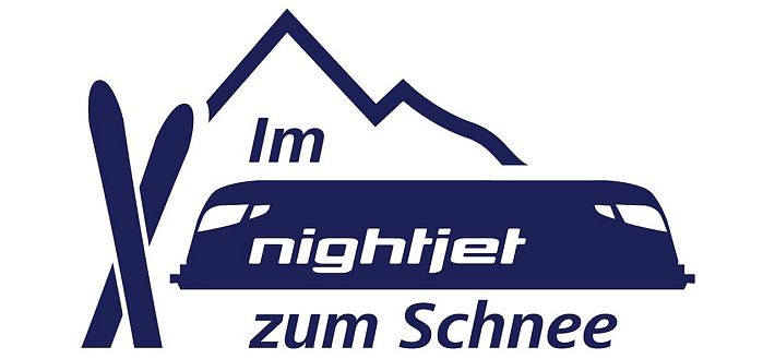 Komibiticket Nightjet Logo, Grafik mit blauen Schi über Kreuz, Berge, ein Zug und Aufschrift "Im Nightjet zum Schnee"