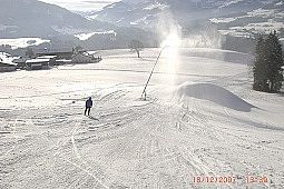 Beschneite Abfahrt in der SkiWelt.