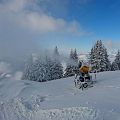 Eine Schneekanone in Arbeit in der SkiWelt Westendorf.