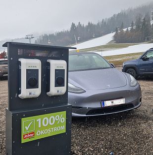 Säule zum Laden von Elektrofahrzeugen.