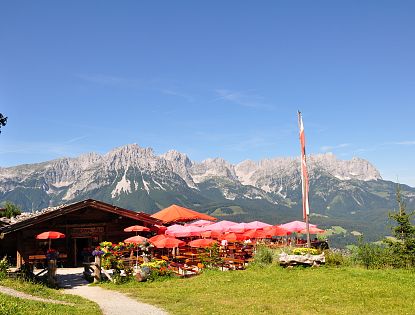 Gasthaus in Ellmau vor dem Wilden Kaiser.