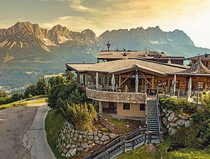 Jezz Alm in Ellmau mit Blick auf den Wilden Kaiser im Sommer