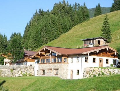 Gasthof Kandleralm in Brixen im Sommer