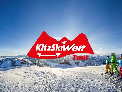 Logo der KitzSkiWelt Tour auf einem Bilder der SkiWelt im Winter.
