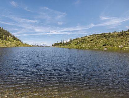 Kristallklarer Bergsee.