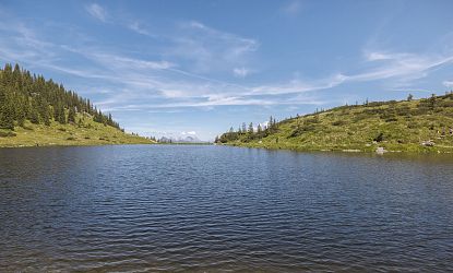 Kristallklarer Bergsee.