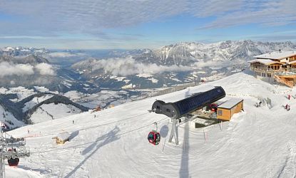 Panormabild mit der Hohen Salve und der Gipfelkapelle.