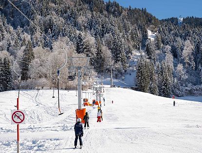 Schlepplift im Winter in der SkiWelt.