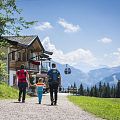 Familie am wandern in der RiesenWelt.