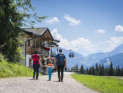 Familie am wandern in der RiesenWelt.
