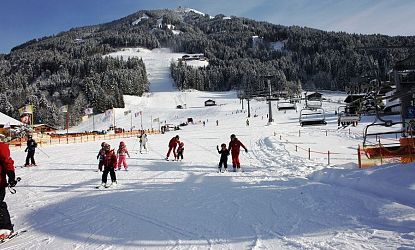 Kindergruppen am Übungsgelände in Westendorf.