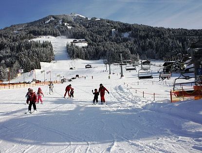 Kindergruppen am Übungsgelände in Westendorf.
