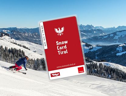 Snow Card Tirol Card (rote Karte mit Snow Card Logo) und einem Skifahrer im Hintergrund.