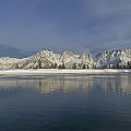 Klarer Bergsee mit direkten Blick auf den  Wilden Kaiser und die Alpen.