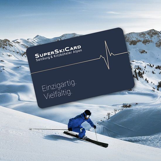 Abbildung der SuperSkiCard vor einem winterlichen Hintergrund.