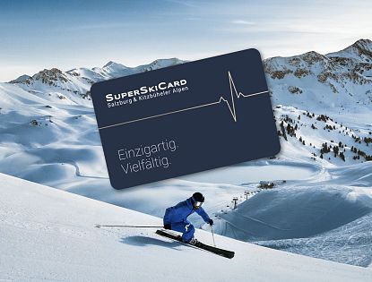 Abbildung der SuperSkiCard vor einem winterlichen Hintergrund.